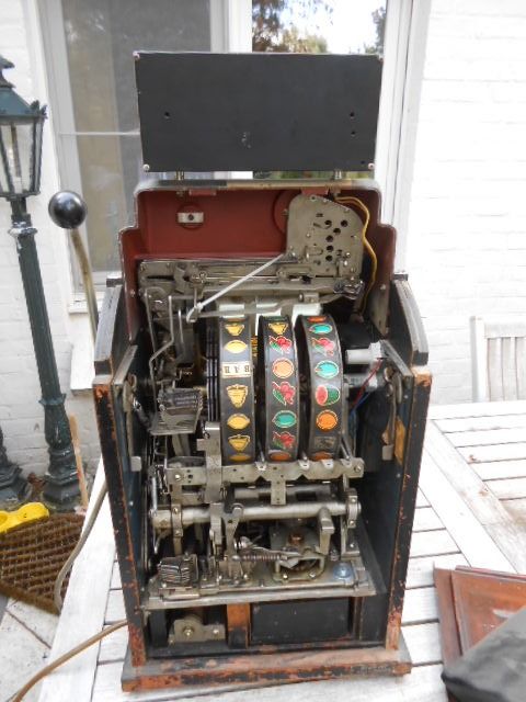 История игровых автоматов, когда создали первый казино слот?